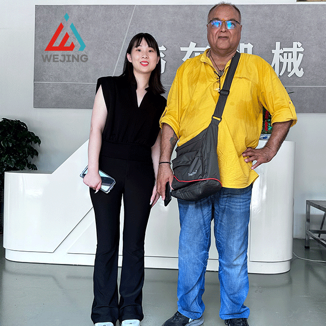 Weijing hat mit ausl&auml;ndischen Kunden eine Exportkooperationsvereinbarung f&uuml;r Abf&uuml;llmaschinen-Etikettiermaschinen geschlossen