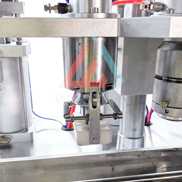 Aufrechtes System einer Aerosolf&uuml;llmaschine