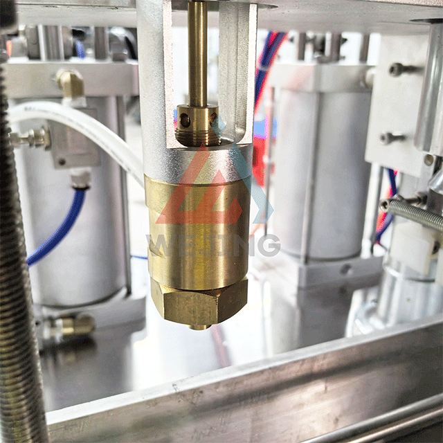 F&uuml;llsystem einer Aerosolf&uuml;llmaschine