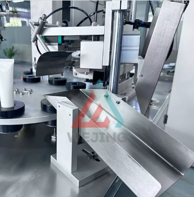 Tubenf&uuml;ll- und Verschlie&szlig;maschine