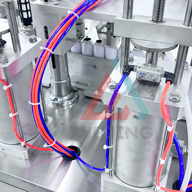 4-in-1 halbautomatische Aerosol-Abfüllmaschine. Aerosol-Sprühdosen-Abfüllmaschine