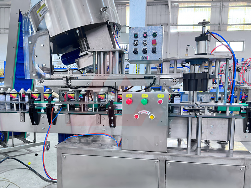 6.Au&szlig;enkappen-Pressmaschine