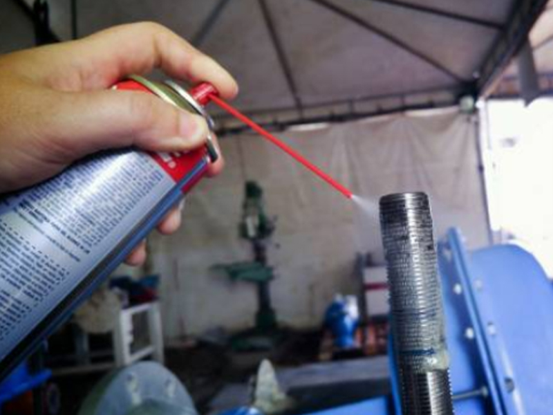 Maschinen und Lösungen zur Schmiermittelabfüllung