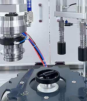 Automatische BOV -Aerosolf&uuml;llmaschine (1)