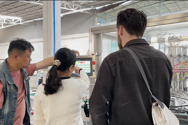 US-Kunden-Acceptance-a-BOV-aerosol-filling-produktionslinie-at-the-factory1 (2)