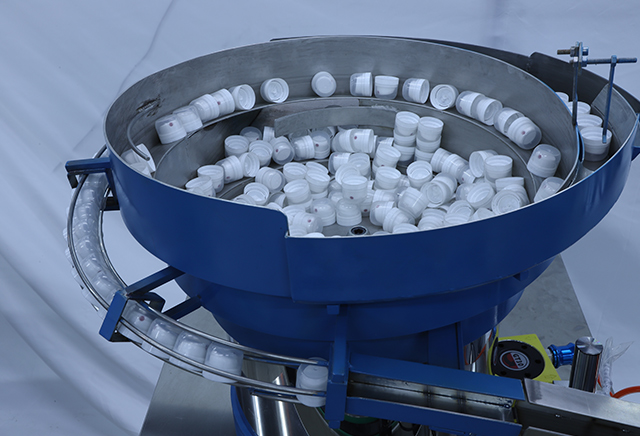 Aerosol-Can-Outter-Cap-Capping-Maschine22